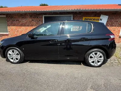 Gebraucht Peugeot 308 Access 110 PS (80 kW) 2015 Schwarz Limousine