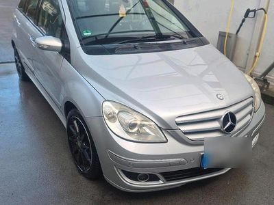 Gebraucht Mercedes B180 109 PS (80 kW) 2008 Silber Van / Kleinbus