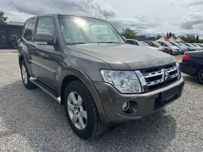 Gebraucht Mitsubishi Pajero Intense 200 PS (147 kW) 2013 Braun SUV
