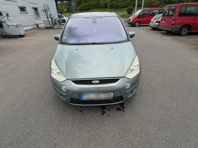 Używany Ford Focus S 150 KM (110 kW) 2008 Srebrny SUV