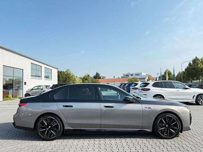 Gebraucht BMW 760 571 PS (419 kW) 2024 Oxidgrau/oxidgrau ii Limousine