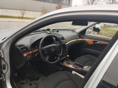 Mercedes E320