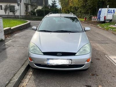 Silber Gebraucht 2000 Ford Focus Kombi | 1.400 € (Etwas zu teuer)