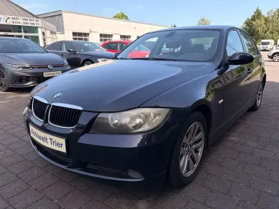 Gebraucht BMW 318 122 PS (89 kW) 2009 Blau Limousine