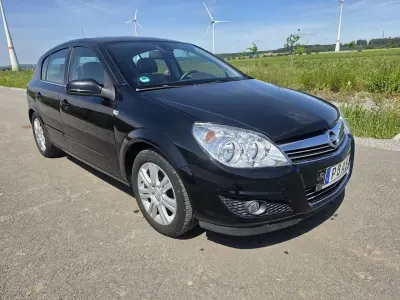 Gebraucht Opel Astra Cosmo 116 PS (85 kW) 2008 Saphirschwarz mi2 Kleinwagen