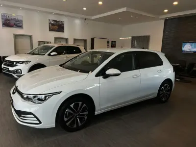 Gebraucht VW Golf VII 150 PS (110 kW) 2021 Weiß Kleinwagen