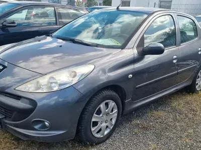Gebraucht Peugeot 206+ 75 PS (55 kW) 2009 Grau Kleinwagen