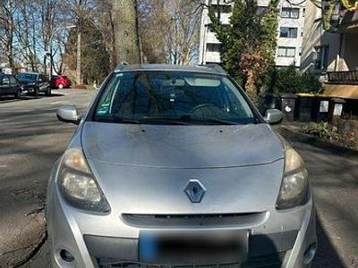 Second-hand Renault Clio GrandTour Night&Day 110 CP (80 kW) 2012 Argintiu Break