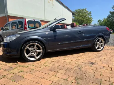 Używany Opel Astra Cabriolet 179 KM (131 kW) 2010 Szary Kabriolet