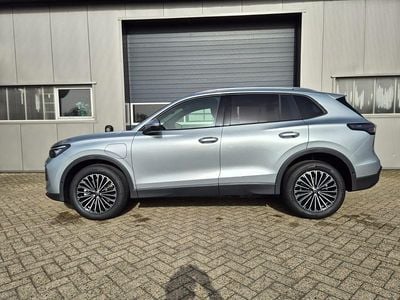 Neu VW Tiguan Design 204 PS (150 kW) 2026 Oyster silver metallic SUV