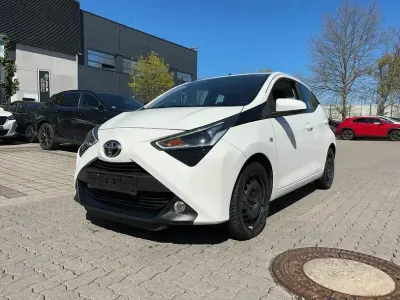Gebraucht Toyota Aygo X-play 72 PS (52 kW) 2019 Weiss Kleinwagen