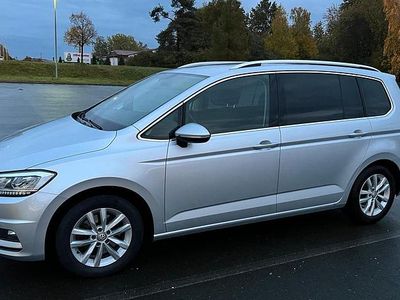 Silber Gebraucht 2019 VW Touran Comfortline Van / Kleinbus | 16.000 € (Etwas zu teuer)