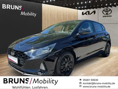 Gebraucht Hyundai i20 101 PS (74 kW) 2022 Schwarz Kleinwagen