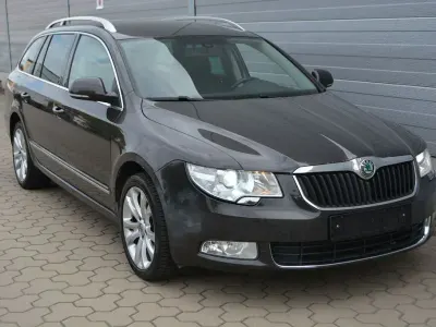 Gebraucht Skoda Superb Elegance 140 PS (102 kW) 2011 Braun Kombi