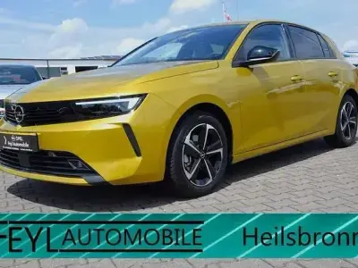 Gebraucht Opel Astra Edition 110 PS (80 kW) 2024 Gelb Kleinwagen