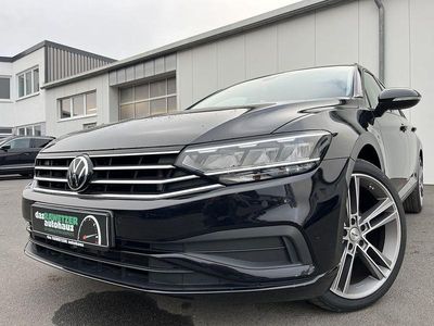 Gebraucht VW Passat R-line 150 PS (110 kW) 2022 Deep black Kombi