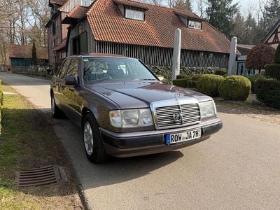 Gebraucht Mercedes E260 160 PS (117 kW) 1990 Andere farben Limousine