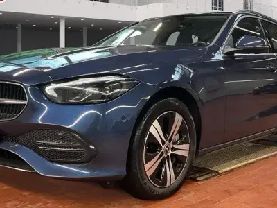 Gebraucht Mercedes C300e Avantgarde 313 PS (230 kW) 2023 Blau Limousine