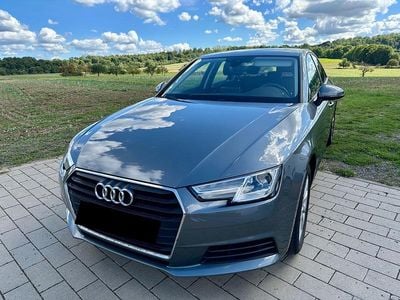 Grau Gebraucht 2016 Audi A4 Limousine | 16.500 € (Fairer Preis)