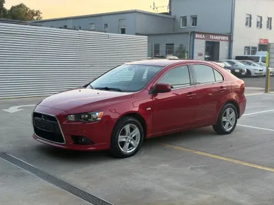 Gebraucht Mitsubishi Lancer Sportback Invite 140 PS (102 kW) 2010 Rot Limousine