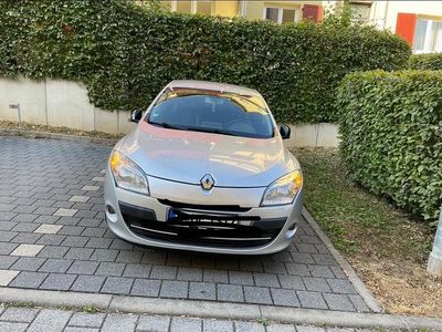 Silber Gebraucht 2011 Renault Mégane Limousine | 4.600 €
