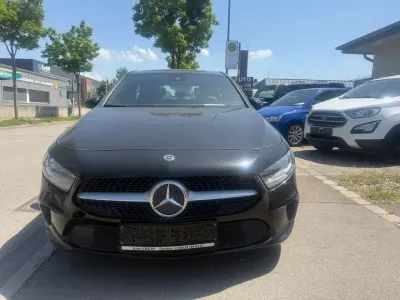 Gebraucht Mercedes A180 116 PS (85 kW) 2020 Schwarz Limousine