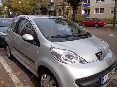 Gebraucht Peugeot 107 Urban Move 68 PS (50 kW) 2007 Silber metallic Kleinwagen
