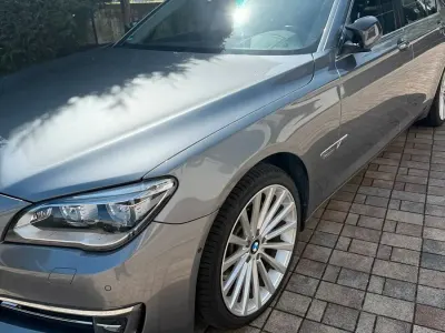 Gebraucht BMW 730 Sport Line 258 PS (189 kW) 2015 Grau Limousine