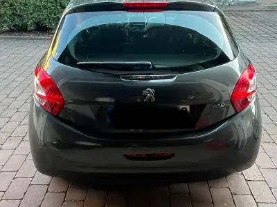 Gebraucht Peugeot 208 Active 82 PS (60 kW) 2014 Grau Kleinwagen