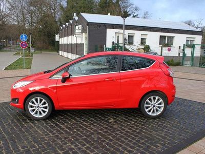 Gebraucht Ford Fiesta Titanium 125 PS (91 kW) 2017 Rot Kleinwagen