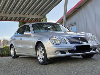 Gebraucht Mercedes E220 Classic 150 PS (110 kW) 2004 Silber Limousine
