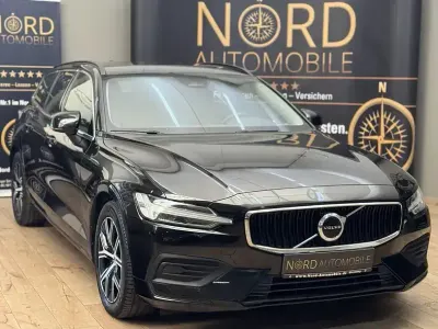 Gebraucht Volvo V60 Core 197 PS (144 kW) 2023 Onyx black metallic (metallic) Kombi