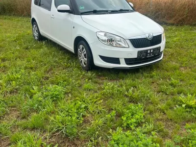 Gebraucht Skoda Roomster 90 PS (66 kW) 2013 Weiß Van / Kleinbus