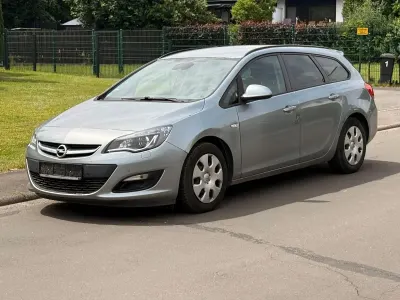 Gebraucht Opel Astra Edition 110 PS (80 kW) 2012 Silber Kombi