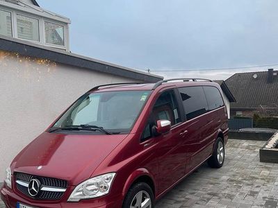 Rot Gebraucht 2011 Mercedes Viano Van / Kleinbus | 17.300 €