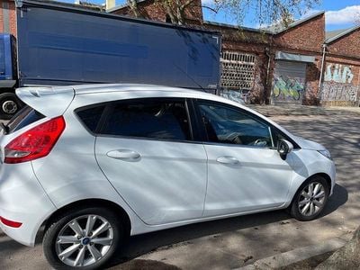 Gebraucht Ford Fiesta 97 PS (71 kW) 2011 Weiß Kleinwagen