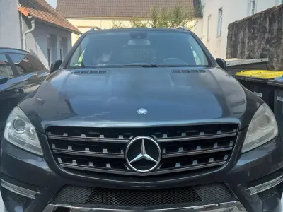Gebraucht Mercedes ML350 AMG line 258 PS (189 kW) 2011 Grau SUV