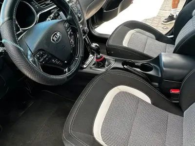 Gebraucht Kia Ceed 160 PS (117 kW) 2014 Schwarz Kleinwagen