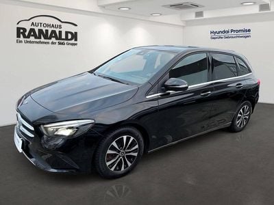 Kosmosschwarz metalliclack Gebraucht 2019 Mercedes B200 Van / Kleinbus | 22.990 € (Fairer Preis)