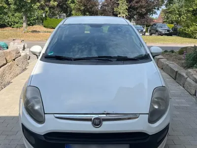Gebraucht Fiat Punto 70 PS (51 kW) 2011 Weiß Kleinwagen