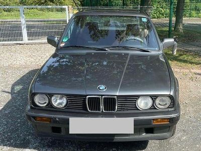 Grau Gebraucht 1989 BMW 316 Coupé | 11.900 €
