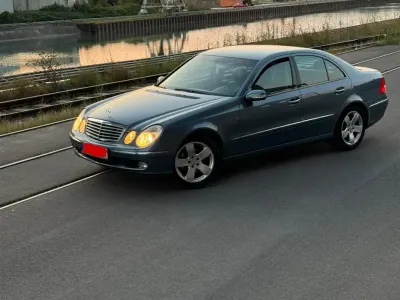 Używany Mercedes E220 Elegance 150 KM (110 kW) 2004 Niebieski Sedan/Limuzyna