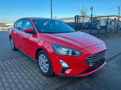 Gebraucht Ford Focus Trend 125 PS (91 kW) 2021 Rot Limousine