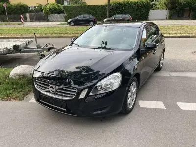 Gebraucht Volvo V60 Kinetic 114 PS (83 kW) 2011 Black solid (stone) / solid Kombi