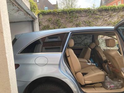 Mercedes R320