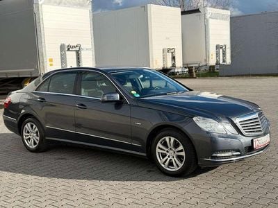 Gebraucht Mercedes E220 170 PS (125 kW) 2011 Grau Limousine