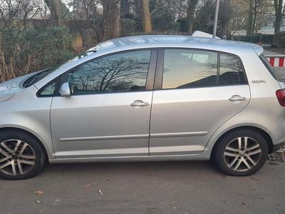 Grau Gebraucht 2006 VW Golf IV Kleinwagen | 1.800 €