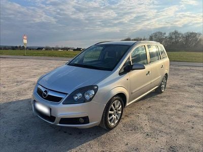 Gebraucht Opel Zafira Edition 140 PS (102 kW) 2007 Silber Van / Kleinbus