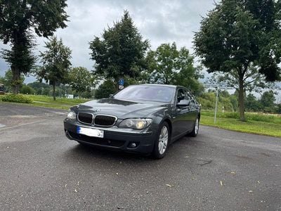 BMW 745