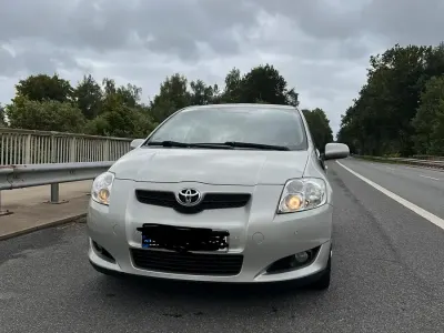 Gebraucht Toyota Auris Luna 124 PS (91 kW) 2008 Silber Kleinwagen